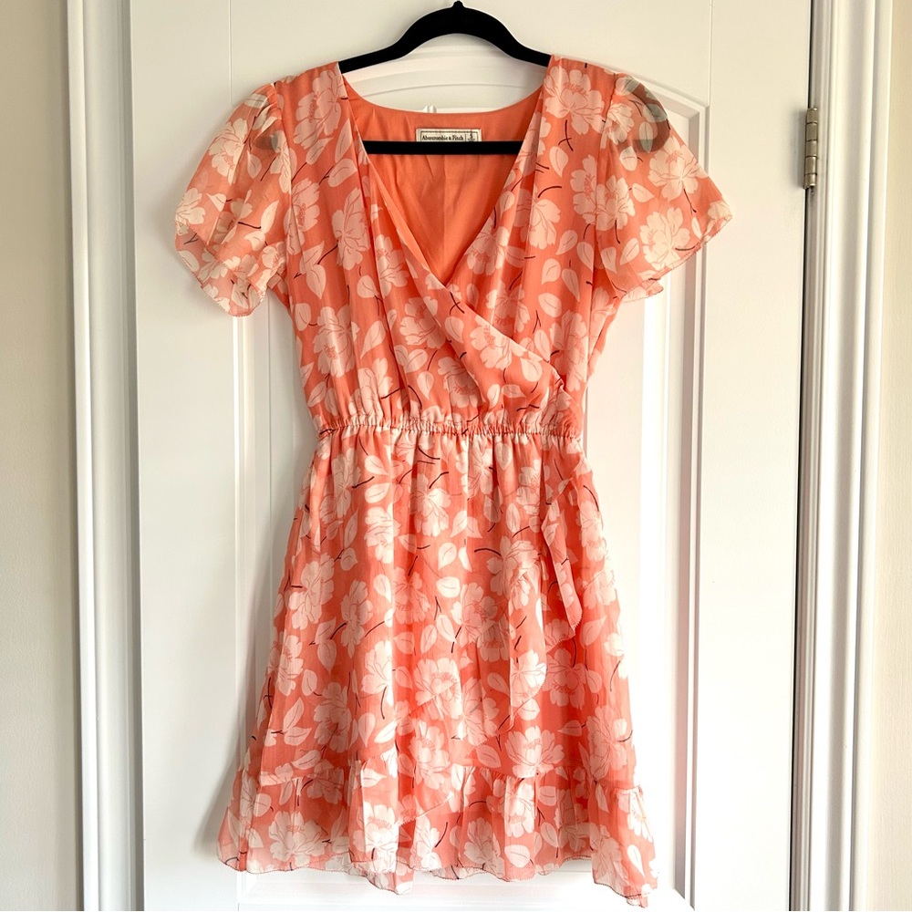 Abercrombie & Fitch Coral Dress w Ruffled Skirt, Sheer Flutter Sleeves, Size S